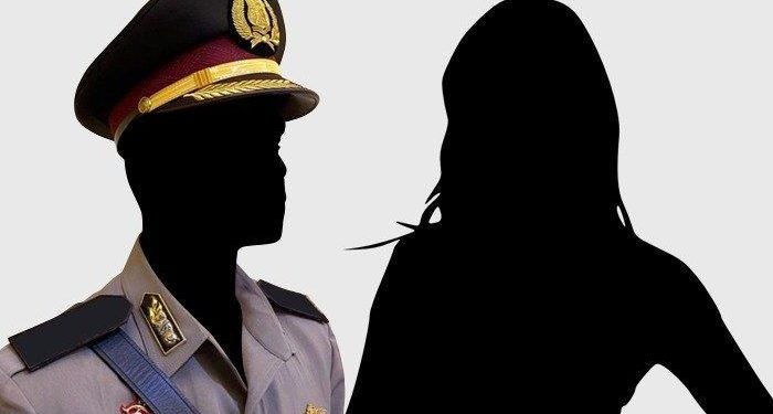 TOTABUAN.CO KOTAMOBAGU – Belum usai kasus Ferdy Sambo yang mencederai institusi Kepolisian, kini muncul kasus yang kembali mencoreng institusi Polri. Kali ini oknum anggota Polres Kotamobagu inisial A dilaporkan karena diduga memperkosa keponakannya sendiri. Kapolres Kotamobagu AKBP Dasveri Abdi mengatakan, kasus tersebut sudah ditangani Propam Polres Kotamobagu. Saat ini oknum polisi inisial A telah digelandang ke Mapolres untuk diproses hukum. “Terduga sudah ditangkap untuk dilakukan pemeriksaan lebih lanjut," tambah Dasveri seperti dilansir viva.co..id Proses hukum Bripka A itu diawali dengan pemeriksaan etik. Jika terbukti, terancam pemberhentian tidak dengan hormat (PTDH) atau dipecat dari Polri. "Yang bersangkutan kita proses hukum dan proses sidang kode etik Polri. Ancamannya dipecat,” tegasnya. Kasi Humas Polres Kotamobagu, Iptu Dewa Dwiadnyana menyebutkan, awalnya Bripka A dilaporkan pihak keluarganya atas dugaan pencabulan terhadap keponakannya sendiri yang masih bocah. Aksi tak senonoh yang dilakukan Bripka A diduga sudah dilakukan 3 kali sejak 2020 lalu. Hal itu berdasar pengakuan pelapor berdasarkan dari laporan polisi (LP) di Polres Kotamobagu dengan nomor: LP/601/1X/ 2022/SPKT/RES-KTGU/SULUT Selasa, 6 September 2022. (*)