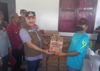 Masyarakat Terdampak Banjir  di Dumoga Tengah Terima Bantuan