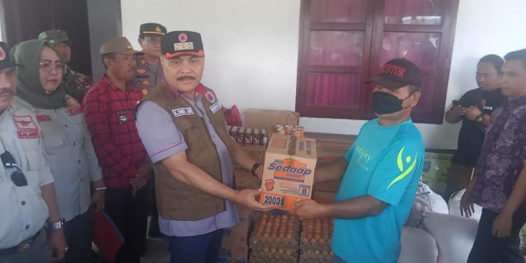 Masyarakat Terdampak Banjir di Dumoga Tengah Terima Bantuan