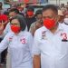 TOTABUAN.CO POLITIK -- Yasti Soepredjo Mokoagow resmi mendaftar sebagai bakal calon legislatif (Bacaleg) untuk Pemilu 2024 lewat PDI Perjuangan. YSM singkatan Yasti Soepredjo Mokoagow mendaftar sebagai Bacaleg pada akhir pekan lalu. Pembukaan pendaftatan Bacaleg itu sesuai surat DPP PDI Perjuanhan Nomor: 4432/IN/DPP/IX/2022 tentang proses pendaftaran Bakal Calon legislatif Pemilu Tahun 2024 yang dilakukan selambat-lambatnya hingga akhir September 2022 ini. "Iya, sudah mendaftar Bacaleg di PDI Perjuangan secara online," kata Yasti Soepredjo Mokoagow Minggu 25 September 2024. Mantan Bupati Bolaang Mongondow (Bolmomg) ini mengatakan, DPP PDI Perjuangan telah membuka pendaftaran bakal calon legislatif Pemilu 2024 secara online. Proses pendaftaran itu katanya, format pendaftaran terdapat sejumlah kolom yang wajib diisi. Mulai data diri, pengalaman, organisasi saat ini. Selain itu wajib melampirkan foto diri, foto KTP dan foto KTA. Jika salah satu kolom tidak terisi, secara otomatis ditolak oleh sistem, jelasnya. Diketahui nomor KTA Yasti Soepredjo Mokoagow sebagai Bacaleg PDI Perjuangan yakni 71011220260803680001. Diketahui hampir disemua jajaran pengurus PDI Perjuangan (PDIP) di Indonesia telah membuka rekrutmen bakal calon legislatif (caleg) untuk Pemilu 2024. DPP PDI Perjuangan sendiri sudah membuat link yang terbuka untuk publik, sehingga publik bisa mendaftar dari link yang dikelola oleh DPP partai. Usai menerima formulir pendaftaran, pengurus DPD dan DPC PDI Perjuangan kemudian memverifikasi para bakal calon yang mendaftar melalui link daring tersebut. Untuk DPD dan DPC melakukan verifikasi sesuai dengan kewenangan yang diberikan DPP. Kewenangan pengurus untuk melakukan verifikasi dilakukan berjenjang sesuai dengan tingkat bakal caleg yang akan maju dalam kontestasi pada Pemilu mendatang. Untuk DPR RI hampir menjadi kewenangan mutlak DPP partai, DPD partai cuma memiliki kewenangan rekrutmen sekian persen. Kemudian untuk DPRD provinsi kewenangannya lebih banyak ada di pimpinan daerah partai. (*)