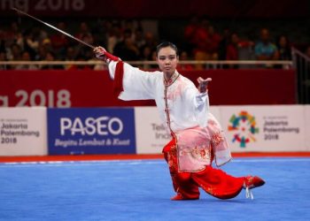 TOTABUAN.CO BOLMONG – KONI Kabupaten Bolaang Mongondow (Bolmong) terus mempersiapkan para atlet untuk bertanding di Pekan Olahraga Provinsi (Porprov) Sulut. Kabupaten Bolmong sendiri merupakan tuan rumah Porprov ke XI yang akan digelar 14-21 November 2022 depan. Sejumlah atlet dari Kabupaten Bolmong terus disiapkan terutama latihan untuk mendulang medali emas di sejumlah cabang olahraga. Salah satunya cabang olahraga Wushu. Di Porprov yang dilaksanakan di Kota Bitung pada 2019 lalu, sedikitnya dua medali emas mampu disumbangkan atlet asal Bolmong. Menurut Sekretaris KONI Bolmong Aldy Pudul meski Wushu menjadi salah Cabor yang diharapkan mampu meraih medali emas, namun tidak mengenyampingkan cabo lainnya. Selain Wushu, ada beberapa Cabor yang diharapkan juga dapat menyumbangkan medali emas. Seperti Tinju, Kempo, Karate, Taekwondo, Renang dan Bridge. Saat ini para atlet Porprov asal Kabupaten Bolmong terus memfokuskan diri mengikuti latihan di masing-masing Cabor. Di Porprov Sulut ke XI ada 32 Cabor yang akan diperlombakan. Untuk 12 Cabor akan dilaksanakan di Kota Kotamobagu, dan 20 Cabor akan dilaksanakan  di Bolmong. Porprov Sulut 2022 ini, akan diikuti 15 kabupaten kota. (*)