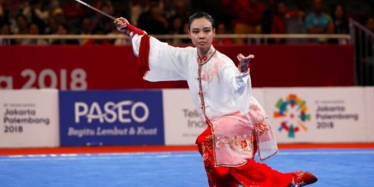 TOTABUAN.CO BOLMONG – KONI Kabupaten Bolaang Mongondow (Bolmong) terus mempersiapkan para atlet untuk bertanding di Pekan Olahraga Provinsi (Porprov) Sulut. Kabupaten Bolmong sendiri merupakan tuan rumah Porprov ke XI yang akan digelar 14-21 November 2022 depan. Sejumlah atlet dari Kabupaten Bolmong terus disiapkan terutama latihan untuk mendulang medali emas di sejumlah cabang olahraga. Salah satunya cabang olahraga Wushu. Di Porprov yang dilaksanakan di Kota Bitung pada 2019 lalu, sedikitnya dua medali emas mampu disumbangkan atlet asal Bolmong. Menurut Sekretaris KONI Bolmong Aldy Pudul meski Wushu menjadi salah Cabor yang diharapkan mampu meraih medali emas, namun tidak mengenyampingkan cabo lainnya. Selain Wushu, ada beberapa Cabor yang diharapkan juga dapat menyumbangkan medali emas. Seperti Tinju, Kempo, Karate, Taekwondo, Renang dan Bridge. Saat ini para atlet Porprov asal Kabupaten Bolmong terus memfokuskan diri mengikuti latihan di masing-masing Cabor. Di Porprov Sulut ke XI ada 32 Cabor yang akan diperlombakan. Untuk 12 Cabor akan dilaksanakan di Kota Kotamobagu, dan 20 Cabor akan dilaksanakan  di Bolmong. Porprov Sulut 2022 ini, akan diikuti 15 kabupaten kota. (*)