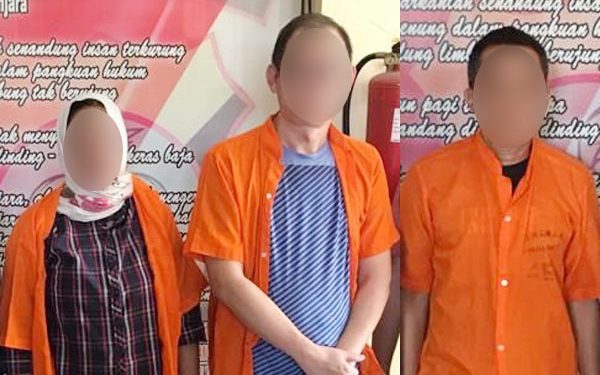 TOTABUAN.CO BOLMONG – Proyek rehabilitasi jalan di Kecamatan Passi Timur Kabupaten Bolaang Mongondow (Bolmong) menjadi intensi penyidik Subdit Tipidkor Polda Sulawesi Utara (Sulut). Terbukti dari hasil penyelidikan, 4 orang menjadi tersangka. Berdasasarkan rilis dari Humas Polda Sulut, para tersangka yang ditetapkan yakni, Kepala Dinas PUPR Bolmong CW, dan 3 orang lainnya yakni MT, AK, dan DS. “Penetapan tersangka sejak 4 Oktober 2022 lalu,” ucap Kabid Humas Polda Sulut Kombes Pol Jules Abraham Abast. Jules mengatakan, tiga tersangka sudah ditahan terhitung mulai 13 Oktober 2022. Sedangkan CW, oknum Kadis PUPR Bolmong belum dilakukan penahanan karena belum memenuhi panggilan penyidik. “Tersangka CW belum dilakukan penahanan karena belum menghadiri panggilan penyidik,” tambah Jules Abraham Abast Kamis 13 Oktober 2022. Upaya penjemputan paksa akan dilakukan, jika CW tak kunjung memenuhi panggilan penyidik. Apabila tidak hadir tanpa alasan yang patut dan wajar, maka penyidik akan melakukan upaya paksa. Ia membeberkan kasus dugaan korupsi ini terjadi pada tahun 2020. Proyek rehabilitasi jalan Insil Baru Insil Induk bersumber dari Dana Insentif Daerah (DID) yang dikerjakan PT GAS dengan nilai kontrak Rp6.891.783.000. Proyek tersebut pekerjaannya diduga tidak sesuai kontrak. Modus operandi atas kasus tersebut, pelaksanaan pekerjaan tidak sesuai kontrak atau tidak sesuai volume dan kualitas. Sehingga perbuatan para tersangka mengakibatkan negara dirugikan sebesar Rp2.967.834.324,70. “Atas dugaan perkara Korupsi ini,para tersangka dikenakan Pasal 2 ayat (1) dan atau Pasal 3 UU RI Nomor 31 Tahun 1999 sebagaimana telah diubah dengan UU RI Nomor 20 Tahun 2001 tentang Pemberantasan Tindak Pidana Korupsi Jo Pasal 55 ayat (1) ke-1 KUHP. Dengan ancaman hukuman penjara seumur hidup atau pidana penjara paling singkat empat tahun dan paling lama 20 tahun,” katanya. (*)