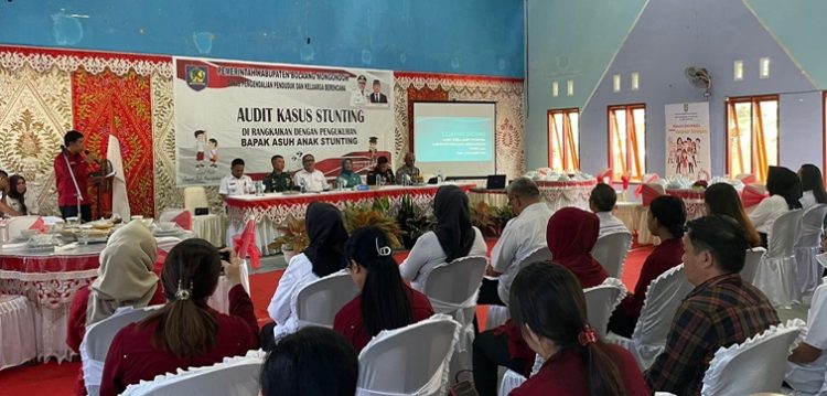Pj Bupati Bolmong Limi Mokodompit Kukuhkan Bapak Asuh Anak Stunting