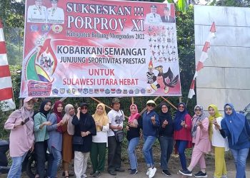 TOTABUAN.CO BOLMONG – Menjelang pergelaran Pekan Olahraga Provinsi (Porprov) Sulawesi Utara (Sulut) XI di Kabupaten Bolaang Mongondow (Bolmong) yang akan dimulai Senin 14 November, ternyata sudah mulai terlihat dampak pergerakan ekonomi. Pergerakan ekonomi yang mulai nampak yakni tempat hunian untuk para kontingen untuk ditempati kontingen dari sejumlah daerah di Sulut. Seperti di di Lolak ibu kota kabupaten dan Kota Kotamobagu. Porprov Sulut ke XI yang akan digelar mulai 14 hingga 21 November 2022, membuat paa pemilik hotel serta tempat penginapan ketiban rejeki. Di mana kurang lebih 6 ribu atlit bersama para oficial akan berada di Bolmong dan Kotamobagu. “Inilah tujuan pemerintah. Jadi bukan hanya fokus pada pertandingan, akan tetapi dampak ekonomi yang akan timbul,” kata Pj Bupati Bupati Bolmong Limi Mokodompit. Meski rangkaian Porprov VII baru akan dimulai 14 November, namun kenaikan tamu hotel serta penginapan sudah terjadi signifikan. Karena sejak 12 November, sejumlah cabang olahraga sudah mulai dilaksanakan, salah satunya yakni Cabang olahraga Sepakbola. Ia menyebut, Porprov berdampak pada perekonomian di beberapa sektor, seperti perhotelan, wisata, juga produk UMKM. “Kita juga akan mengajak para pelaku UMKM untuk memanfaat tempat untuk berjualan,” kata Limi (*)
