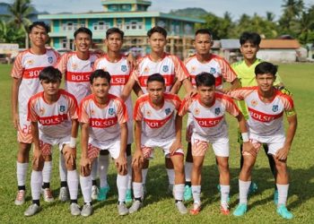 TOTABUAN.CO BOLSEL – Bolsel Fc berencana akan menggelar 2 laga uji coba dalam waktu dekat ini. Tim julukan Laskar Maleo ini berencana akan uji coba dengan tim Kota Bitung dan Kota Kotamobagu. Bupati Bolaang Mongondow Selatan (Bolsel) Iskandar Kamaru menuturkan, laga uji coba ini dalam rangka pemantapan kualitas pemain pasca Pekan Olahraga Provinsi (Porprov) Sulut. “Akan kita diskusikan dulu dengan semua pengurus laga uji coba ini. rencananya Kota Bitung dan Kota Kotamobagu,” ucap Iskandar. Iskandar menyatakan bahwa laga uji coba itu, sebagai bentuk keseriusan pemerintah di bidang olahraga. Laga uji coba itu nantinya akan dijadikan bahan evaluasi bagi pelatih Sumitro Paidiko untuk menyeleksi bagi para pemain. Pada Porprov Sulut, Laskar Maleo mengalami kekalahan di laga final lawan Kota Bitung. Pertandingan yang digelar di Lapangan Wintu-wintu Desa Ayong Kecamatan Sangtombolang Laskar Maleo kalah 5-2 dan akhirnya hanya mampu meraih medali perak. Namun kekalahan yang dialami tim Laksar Maleo disebabkan karena faktor kekalahan. (*)