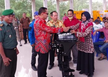 Kelompok Nelayan dan Koperasi di Pantura Bolmong Terima Bantuan