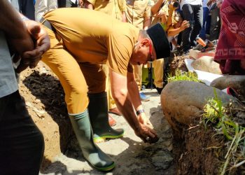 Bupati Limi Mokodompit Letakan Batu Pertama Masjid Ar Rayyan Desa Mongkoinit Lolak