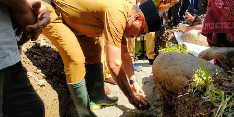Bupati Limi Mokodompit Letakan Batu Pertama Masjid Ar Rayyan Desa Mongkoinit Lolak