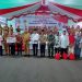 TOTABUAN.CO BOLMONG -- Perhatian Gubernur Sulut Olly Dondokambey untuk kegiatan Badan Kontak Majelis Taklim (BKMT) terus ditunjukan. Selain hadir dalam rangka pelantikan BKMT Kabupaten Bolmong, Ketua DPD PDI Perjuangan Sulut ini memberikan bantuan uang tunai 200 juta rupiah. Bantuan tersebut nantinya akan digunakan untuk kegiatan BKMT hingga pada Milad BMKT pada Februari 2023 di Jakarta mendatang. Ketua BKMT Bolmong Ulfa Paputungan mengaku bersyukur atas perhatian dan bantuan Gubernur Sulut atas bantuan dana. “Terima kasih atas bantuan Pak Gubernur Sulut atas supportnya,” kata Ulfa. Menurut Ulfa, supoort atas kegiatan BKMT selama ini tidak lepas dari perhatian Gubernur Sulut Olly Dondokambey. Selain itu perhatian dari Bupati Guhanga Bolmong Yasti Soepredjo Mokoagow dan perhatian Pemkab Bolmong di bawah Penjabat Bupati Bolmong Limi Mokodompit. Sebelumnya Pj Bupati Bolmong Limi Mokodompit mengatakan dengan kehadiran Gubernur dan Wakil Gubernur di Kabupaten Bolmong saat ini bisa memotivasi BKMT untuk terus bersinergi dengan pemerintah untuk pembangunan daerah ke depan. "Dengan kunjungan ini tentunya bisa lebih bersinergi dengan BKMT untuk Sulut hebat ke depan," ucapnya. Pada kunjungan tersebut, Gubernur Olly Dondokambey didampingi Sekprov Sulut bersama jajaran. Tampak juga mantan Bupati Bolaang Mongondow Yasti Soeprejo Mokoagow hadir di acara tersebut. Kegiatan yang dipusatkan di dua jalur kompleks kantor Bupati Bolmong dihadiri seluruh pengurus BKMT se Sulut. Kunjungan ini dilaksanakan usai safari Natal Provinsi Sulut dan ibadah perayaan Natal Pemkab Bolmong di Kecamatan Poigar. Kunjungan Gubernur dan Wagub Sulut di Kabupaten Bolmong ini juga disambut langsung pejabat Bupati Bolmong Ir Limi Mokodompit didampingi Sekda Bolmong Tahlis Gallang bersama jajaran. Gubernur mengatakan bahwa kegiatan ini merupakan kegiatan BKMT se Sulut. Gubernur berharap BKMT bisa bersama-sama pemerintah untuk menjaga keutuhan NKRI. "Harapan ke depan semoga BKMT bisa bersinergi dengan pemerintah untuk kemajuan Sulut," ucapnya.(*)