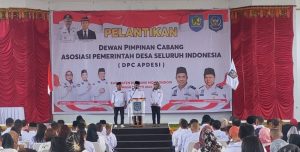 TOTABUAN.CO BOLMONG – Struktur pengurus Dewan Pimpinan Cabang Asosiasi Pemerintah Desa Seluruh Indonesia (APDESI) Kabupaten Bolaang Mongondow (Bolmong) periode 2022-2027 resmi terbentuk. Pelantikan jajaran pengurus DPC APDESI Bolmong dipimpin Penjabat Bupati Bolmong Limi Mokodompit bertempat di gedung Bagas Raya Yadika Desa Kopandakan 2 Kecamatan Lolayan Rabu 25 Januari 2023. Dari susunan pengurus tersebut, Pj Bupati Bolmong Limi  Mokodompit dinobatkan sebagai dewan pembina. Sedangkan dewan penasehat Sekda Bolmong  Tahlis Gallang, Kadis PMD Abdussalam Bonde, Stendri Kastilong, Yesaya Lapian, Gita Ratnasari Tuuk dan  Arifin Bukhari. Berikut susunan pengurus DPC APDESI Kabupaten Bolmong Periode 2022-2023.  Ketua Umum: Felix Rapar (Sangadi Pinonobatuan Barat) Wakil Ketua 1: Ahmad Safrun Mokoagow (Sangadi Doloduo) Wakil Ketua 2: Wawan Bonde (Sangadi Doloduo 2 ) Wakil Ketua 3: Sapri Lauso (Sangadi Babo) Sekretaris Umum: Haryono Bobuyongki (Sangadi Kinomaligan) Wakil Sekretaris 1: Risto Mamonto (Sangadi Konarom Barat )      Wakil Sekretaris 2: Evi Bukut (Sangadi pangian) Wakil Sekretaris 3: Cim R Piri (Sangadi Tapa Aog) Bendahara Umum: Lomat Olii (Sangadi Inobonto) Wakil Bendahara 1: Eli Mokobombang   (Sangadi Tanoyan Utara ) Wakil Bendahara 2: Hasanudin Mokodompit (Sangadi Bakan ) Wakil Bendahara 3: Neli Mokoginta (Sangadi Nonapan 1) Bidang-Bidang Bidang Organisasi Dan Kelembagaan Ketua:  Abdul Munir Daeng Maulana (Sangadi Diat) Anggota 1.I Wayan Supoto (Sangadi Werdi Agung Selatan) Imran Momintan (Sangadi Inuai ) Nikmat Kolopita (Sangadi Nonapan 2 ) Bidang Ekonomi Dan Koperasi Ketua : Masaudin Mokoagow (Sangadi Toraut ) Anggota Diana Tombokan (Sangadi Mogoyunggug) Abdul Haris Algaus (Sangadi Ayong ) Hendi Wowiling (Sangadi Dondomon ) Bidang Pemberdayaan Perempuan Ketua : Sartika Daeng Masenge (Sangadi Solimandungan 1) Anggota Jein R Wales (Sangadi Tonom) Greice Wawuran (Sangadi Pangian Barat) Rahmatia Mokodongan (Sangadi Bango Molinow) Bidang Pendidikan Dan Pelatihan Ketua : Supriadi Mondo (Sangadi Matayangan ) Anggota Saifudin  Djangkarang (Sangadi Domara) Isnaini Puhi (Sangadi Bolaang 1) Herdi Paputungan (Sangadi Mongkoinit) Bidang Hukum dan Perundang-Undangan Ketua : Ronal Hasan (Sangadi Cempaka ) Anggota Sutrisno Ungko (Sangadi Tungoi ) Frengki Pandelaki (Sangadi Ibolian 1) Rusbinan Passi (Sangadi Bonawang ) Bidang Seni Dan Olah Raga Ketua : Jeni Poluan (Sangadi Pinonobatuan ) Anggota Kurniawan Suit (Sangadi Kosio) Sukardi Paputungan (Sangadi Solog ) Susanto (Sangadi Mopuya Utara ) Bidang Keamanan Dan Ketertiban Ketua: Refki Karuwan( Sangadi Modomang ) Anggota Robi Ansik (Sangadi Pusian Selatan) Julius Tumbelaka (Sangadi Mogoyunggung 2) Burhan Makalalag (Sangadi Kosio Timur) Bidang Informasi dan Komunikasi Ketua : Riston Tempo (Sangadi Pangi Timur ) Anggota Jalal Cago (Sangadi Pangi) Muliano Mamonto (Sangadi Ikuna ) Masri Mokoagow (Sangadi Wangga) BIDANG KESEHATAN DAN LINGKUNGAN Ketua : Erwianti Mokoagow (Sangadi Pusian Induk ) Anggota Dina Tumbelaka (Sangadi Mogoyunggung ) I Wayan Mediawan (Sangadi Mopuga Utara 2 ) I Dewa K Sudiatmaja (Sangadi Amerta Buana ) Koordinator Kecamatan Kecamatan Dumoga Barat Irwan Mamonto Kecamatan Dumoga Tengah Ade Rudi Kecamatan Dumoga Utara Maryeante Raintung Kecamatan Dumoga Timur Theodorus Okay Kecamatan Dumoga Tenggara Ramli Udeng Kecamatan Dumoga Osalan Laurens Kecamatan Lolayan Suriadi Datundugon Kecamatan Passi Timur Kecamatan Passi Barat Sartika Tunggali Kecamatan Bilalang Amue’ Sani Kecamatan Bolaang Hairil Potabuga Kecamatan Bolaang Timur Rijal Bawole Kecamatan Poigar Kecamatan Lolak Ismail Dilapanga Kecamatan Sangtombolang Hairun Dilapanga