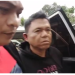 TOTABUAN.CO BOLMONG – Pasca dibekuk Jimmy Tambanua oleh anggota Polsek Dondo Polres Tolitoli Sulawesi Tengah Kamis (15/2), kabar beredar di sejumlah whatsapp, jika korban telah dibunuh dan dibuang di sungai. Capture obrolan tersebut beredar setelah Jimmy ditangkap dan dimintai keterangan oleh polisi. Penangkapan itu dipimpin Kapolsek Dondo IPTU Salomo Hasinggolan bersama para anggota Polsek. Usai dibekuk, Jimmy mulai di introgasi sepanjang jalan menuju Kantor Polsek. Berdasarkan pengakuan saat di introgasi, Jimmy mengaku korban sudah dibuang menggunakan karung di jalan Dumoga Desa Ponompiaan. Korban dicekik setelah meninggal dimasukan ke dalam karung dan dibuang dekat jembatan, begitu isi obrolan yang beredar. Kini Jimmy telah diamankan di Polsek Dondo bersama seorang perempuan yang diduga sebagai istrinya. (*)