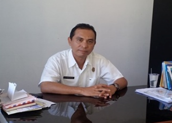 TOTABUAN.CO BOLMONG – Dinas Transmigrasi dan  Tenaga Kerja Kabupaten Bolaang Mongondow (Bolmong) pada tahun anggaran tahun 2023 ini, telah menambah anggaran untuk pelatihan bagi Calon Pekerja Migran Indonesia (CPMI) asal Bolmong yang akan bekerja ke Jepang. Pelatihan tersebut, difasilitasi Badan Perlindungan Pekerja Migran Indonesia (BP2MI) oleh salah satu perusahan penyedia jasa pelatihan di Depok.  Menurut Kepala Dinas Dinas Transmigrasi dan Tenaga Kerja Bolmong Dedy Mokodongan, anggaran pelatihan tahun anggaran 2023, berjumlah 450 juta rupiah. Dana tersebut disiapkan bagi 24 CPMI asal Bolmong. Kendati begitu, Dedi mengatakan, masih akan melihat capaian bagi anak-anak Bolmong yang sudah mengikuti pelatihan. "Kita masih akan melihat sejauh mana capaian bagi anak-anak kita yang telah ikut pelatihan. Apakah jadi akan dikirim bekerja ke Jepang atau tidak," kata Dedi. Bukan tidak beralasan, sebab, jika berhasil diterima dan dikirim, ini akan menjadi motivasi bagi anak-anak Bolmong lainnya untuk mengikuti pelatihan dengan semangat yang sama. "Kita masih menunggu kabar, dari BP2MI. Mudah-mudahan tahun ini mereka bisa dilepas untuk bekerja di luar negeri," katanya. Kepala BP2MI Sulut Hendra Makalalag mengatakan, saat ini ke 14 CMPI asal Bolmong sedang menunggu keberangkatan. Sejak dalam tahapan pelatihan, sudah ada beberapa orang yang lolos wawancara dengan calon majikan.  "Tinggal menunggu untuk pelepasan. Mudah-mudahan pertengahan Februari ini mereka sudah selesai,"kata Hendra. Dari pelatihan yang diikuti, Ia yakin ke 14 CMPI asal Bolmong akan dikirim karena sudah diterima.  "Semoga pertengahan Februari ini, mereka akan bekerja ke Jepang dengan status PMI yang legal," ujar Hendra. (*)