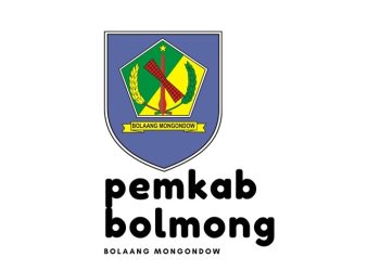 TOTABUAN.CO BOLMONG -- Pemerintah Kabupaten Bolaang Mongondow (Bolmong) telah menerima Dana Bagi Hasil (DBH) Sumber Daya Alam Mineral  tahun 2023. DBH SDA Minerba itu merupakan royalti ke daerah berdasarkan persentase tertentu yang ditentukan oleh pemerintahan pusat. DBH bersumber dari SDA Minerba merupakan penyumbang terbesar dari DBH lainnya. Fajrah, Kepala Bidang Pendataan Badan Keuangan Daerah (BKD) Pemkab Bolmong mengatakan pendapatan daerah dalam bentuk bagi hasil itu ditransfer pemerintah pusat.  Pada tahun anggaran 2023, Kabupaten Bolmong menerima DBH SDA Minerba Rp23.198.780.000. DBH SDA bersumber dari Minerba itu merupakan penyumbang terbesar dari DBH lainnya yang ditransfer ke Rekening Kas Umum Daerah (RKUD). Ia menjelaskan, pada tahun sebelumnya, Pemkab Bolmong menerima DBH SDA Minerba Rp58.931.429.879. Jumlah tersebut merupakan tinggal dilakukan pembayaran pada tahun sebelumnya. Sehingga dibulatkan penerimaan dana transfer berjumlah Rp31 185.189.000. Menurut Fajrah, DBH SDA Minerba itu dengan peruntukan umum pemerintahan. Kecuali DBH lainnya yang pengalokasiannya disesuaikan dengan pos yang sudah ditentukan berdasarkan petunjuk pelaksanaan dan teknisnya (juklak dan juknis). Ia menjelaskan, pembagian DBH SDA Minerba diatur dalam bentuk persentase tertentu oleh pemerintah pusat kepada daerah. Hanya saja dalam pembagiannya, daerah penghasil persentasenya lebih besar. KLU mendapatkan DBH SDA Minerba Rp 23.198.780.000. Ia melanjutkan, bagi hasil itu dialokasikan berdasarkan kebutuhan daerah. Dana bagi hasil itu nantinya untuk pelaksanaan desentralisasi dan pelayanan umum pemerintahan. Selain DBH SDA Minerba, Pemkab Bolmong juga menerima DBH  dari pemerintah pusat. Yakni, DBH hasil Pajak Bumi Bangunan Pertambangan Mineral dan Batubara Rp7.316.505.000.  Total penerimaan PAD dari Pajak berdasarkan Lampiran I Perda Nomor 5 Tahun 2022 tentang  APBD tahun anggaran 2023 sebesar Rp34.113.457.093 atau selisih 11% penerimaan Transfer Ke Daerah (TKD). (*)