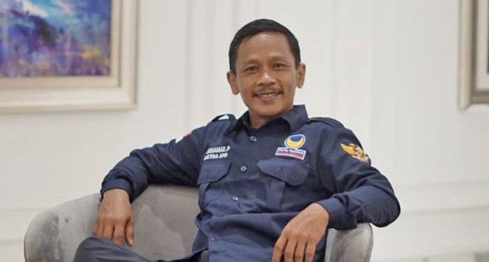 TOTABUAN.CO POLITIK - Partai NasDem telah resmi mengajukan daftar bakal calon anggota Dewan Perwakilan Rakyat Daerah (DPRD) Kabupaten Bolaang Mongondow Selatan (Bolsel) untuk Pemilu Tahun 2024 yang telah dibuka sejak 11 Mei sampai dengan 14 Mei 2023 lalu. Ketua DPC NasDem Bolsel, Mohamad Paputungan mengatakan ada 20 orang bakala Caleg yang didaftarkan dengan keterwakilan kader perempuan sebanyak 30 persen atau 7 orang. Kendati mesti ada perubahan nantinya, Ia mengaku Partai Nasdem tidak mengalami kesulitan menentukan nama-nama kader yang bakal menyalonkan diri. Mohamad menargetkan partainya merebut 2 kursi di setiap Dapil, sehingga total target 6 kursi. “Semua orang punya impian. Di Pileg 2024 ini, Partai Nasdem targetkan 6 kursi. Setiap Dapil kita targetkan 2 kursi” ujarnya.