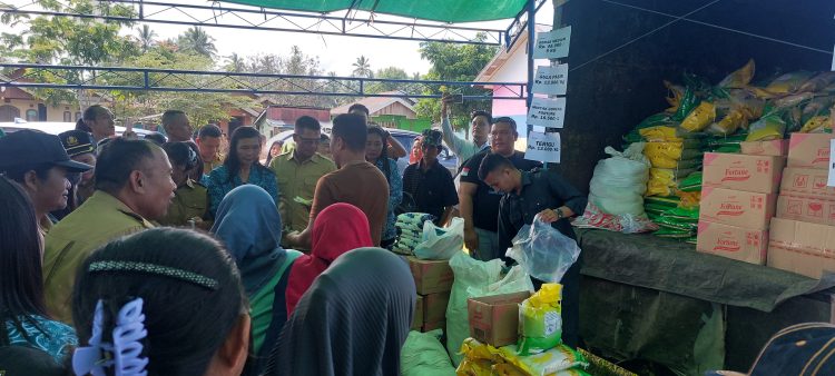 Pj Bupati Bolmong Limi Mokodompit Buka Gerakan Pangan Murah di Kecamatan Dumoga Tengah