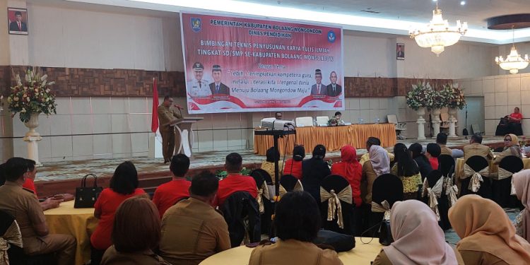 Pj Bupati Bolmong Limi Mokodompit Dorong Guru Tingkatkan Literasi Menulis