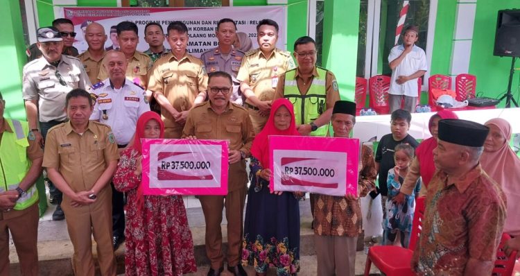 Limi Letakan Batu Pertama Program Bantuan Rumah di Desa Solimandungan Baru