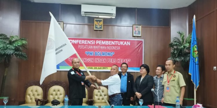 Sandy Parasana Terpilih Aklamasi Ketua PWI Bolmong Periode 2023-2026