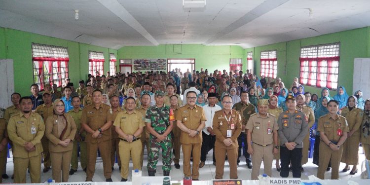 Berkunjung ke Kecamatan Lolayan, Pj Bupati Limi Mokodompit Kumpul Aparat Desa