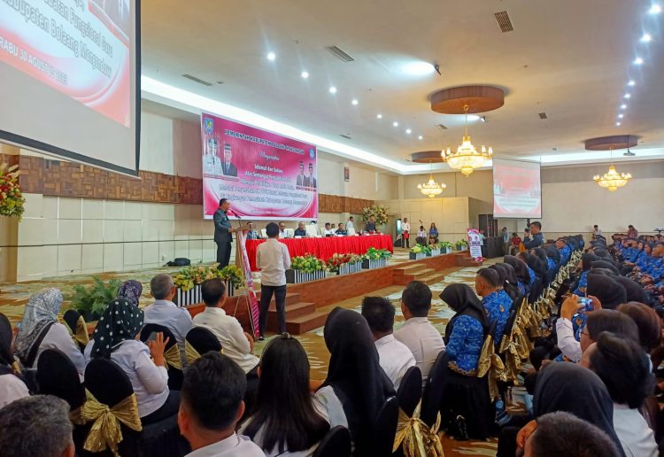 Serahkan SK 482 Guru PPPK, Pj Bupati Bolmong Ingatkan Jaga Integritas