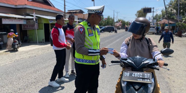 Operasi Sebra Samrat Polres Bolmong Bagikan Selebaran Imbauan