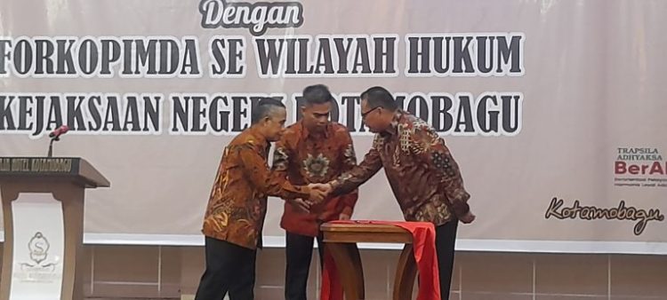 Pemkab Bolmong Hibahkan Tanah dan Bangunan Untuk Kejaksaan Tinggi Sulut