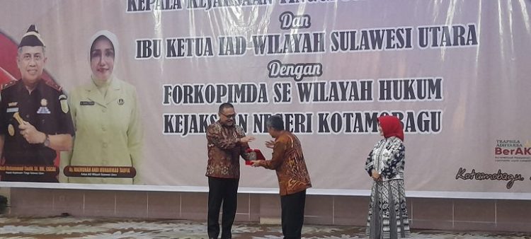 Pemkab Bolmong Hibahkan Tanah dan Bangunan Untuk Kejaksaan Tinggi Sulut