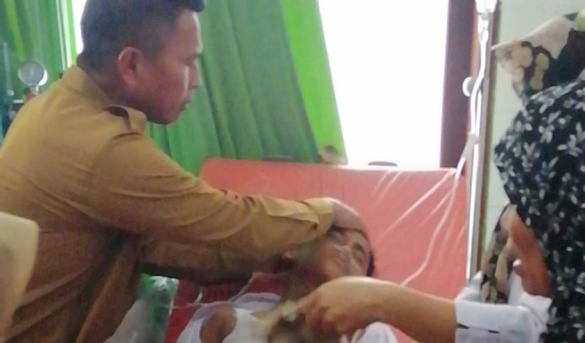 Sekda Bolmong Tahlis Gallang Sempat Turun Tangan Bantu Siswa Diduga Keracunan Susu