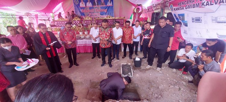 Penjabat Bupati Limi Mokodompit Dampingi Gubernur Sulut di Perayaan Hari P/KB Sinode GMIBM di Desa Wineru