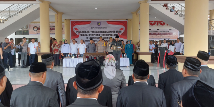 Pj Bupati Limi Mokodompit Lantik Puluhan Pejabat Eselon II. Tiga Staf Ahli Jabat Kadis