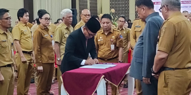 Gubernur Sulut Olly Dondokambey Lantik Tahlis Gallang Sebagai Kadis Koperasi dan UKM