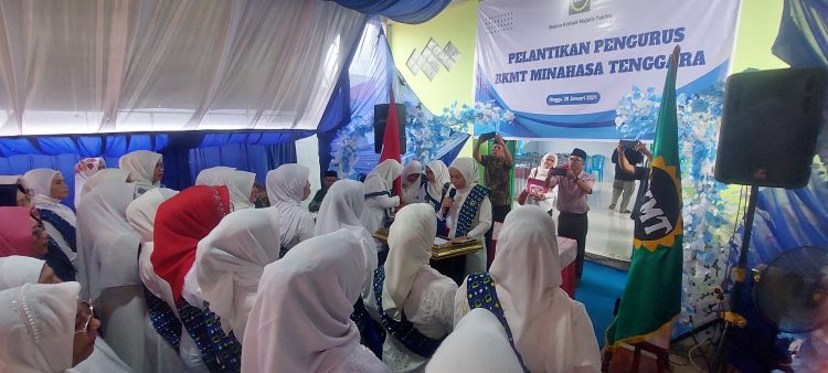Ketua BKMT Sulut Yasti Soepredjo Mokoagow Lantik Pengurus BKMT Minahasa Tenggara