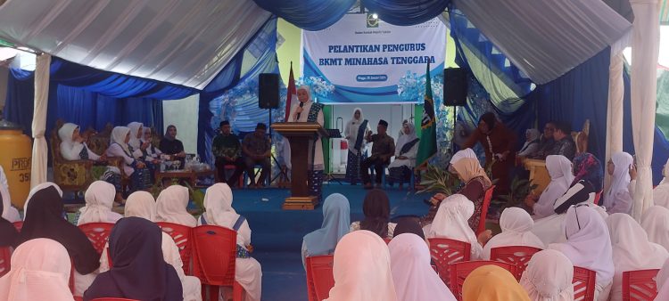 Ketua BKMT Sulut Yasti Soepredjo Mokoagow Lantik Pengurus BKMT Minahasa Tenggara