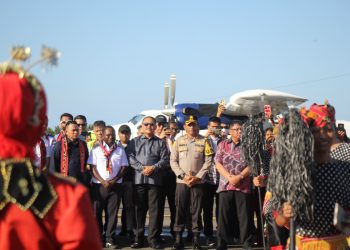 Resmi Beroperasi, Bupati Limi Saksikan Langsung Pendaratan dan Penerbangan Perdana Maskapai Sam Air di Bandara Lolak