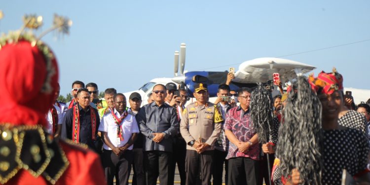 Resmi Beroperasi, Bupati Limi Saksikan Langsung Pendaratan dan Penerbangan Perdana Maskapai Sam Air di Bandara Lolak