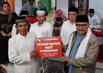 Safari Ramadan di Kecamatan Poigar, Pj Bupati Bolmong Berikan Bantuan Kepada Puluhan Anak Yatim