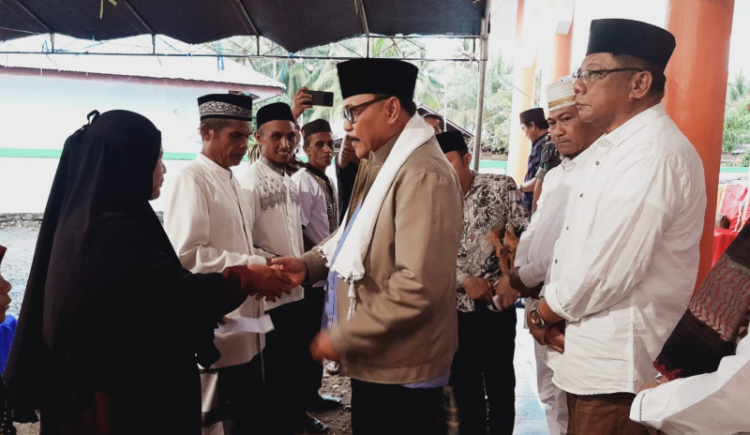 Safari Ramadan di Kecamatan Poigar, Pj Bupati Bolmong Berikan Bantuan Kepada Puluhan Anak Yatim