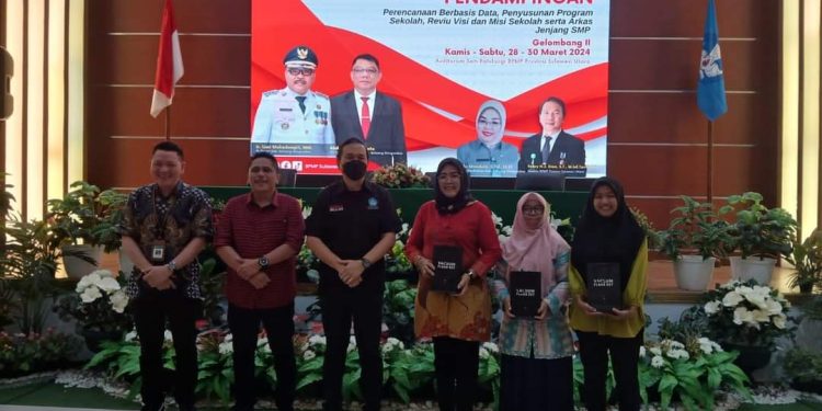 Dinas Pendidikan Bolmong Menggelar Coaching Clinic Untuk Guru SD dan SMP