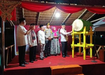 Pj Bupati Limi Mokodompit Lepas Peserta Pawai Takbir