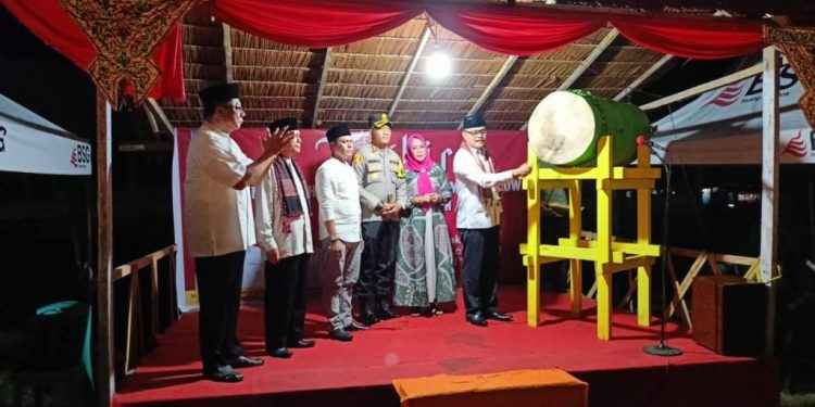 Pj Bupati Limi Mokodompit Lepas Peserta Pawai Takbir