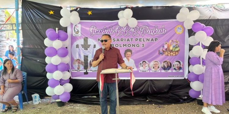 Pj Bupati Limi Mokodompit Membuka Kegiatan Paskah di Desa Pinonobatuan
