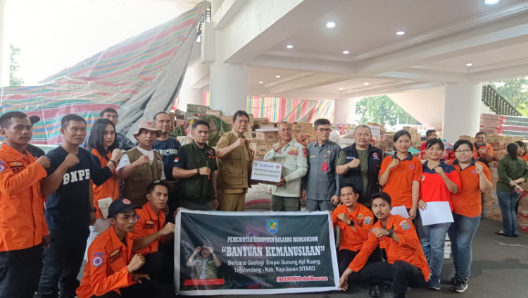 Pj Bupati Limi Mokodompit Lepas Bantuan ke Sitaro 