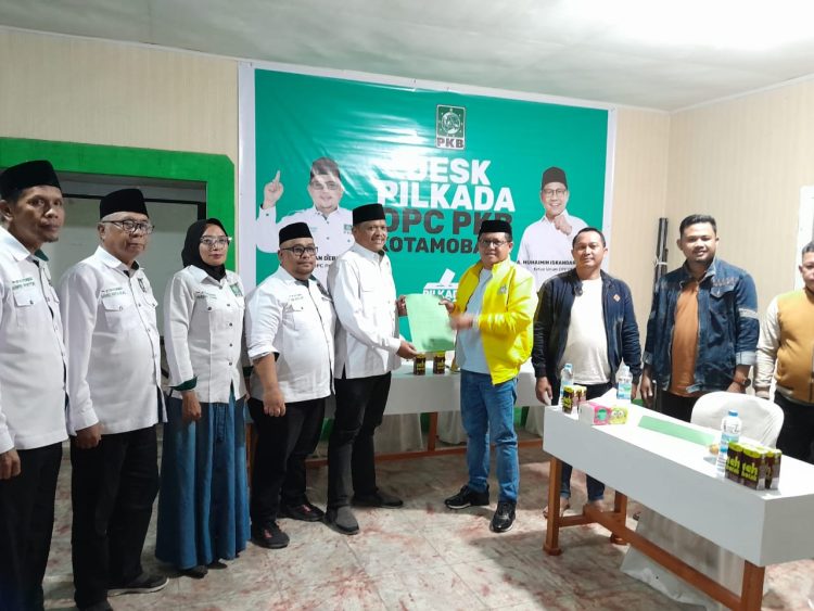Kader Golkar Kotamobagu Herdy Korompot Ambil Formulir di PKB