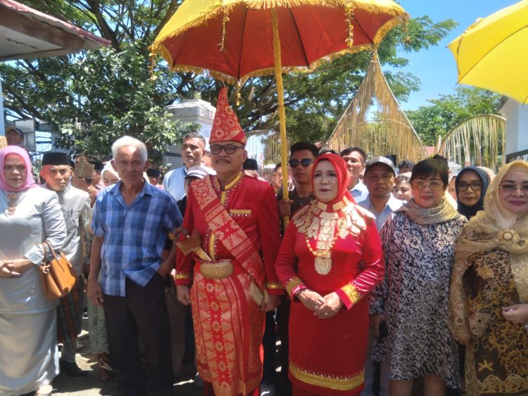 Itum-Itum, Tari Kabela dan Tuitan Iringi Proses Penjemputan Pj Bupati Bolmong dan Istri Menuju Rumah Dinas