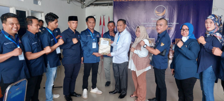 Ketua DPD NasDem Kabupaten Bolmong Sukron Mamonto Daftar Bakal Calon Bupati