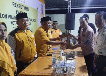 dr Wenny Gaib Serahkan Formulir Pendaftaran ke Partai Hanura