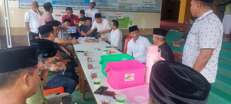 Usai Jumatan, Pj Bupati Jusnan Calamento Mokoginta Silahturahmi dengan Tomas