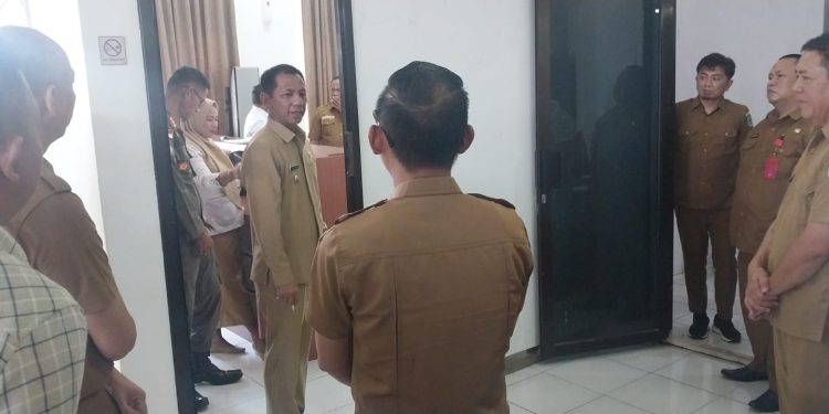 Sidak di Bagian PBJ, Jusnan Ingatkan Jangan Ada Kongkalikong