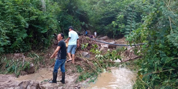 Jalan Manembo Sinsingon Bolmong Putus Total Akibat Longsor